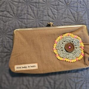 Think happy. be happy clutch